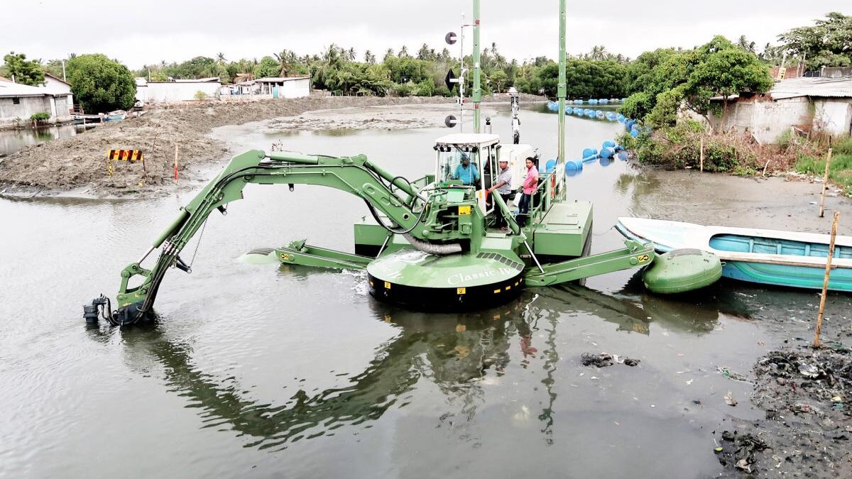 Deepening an urban lagoon